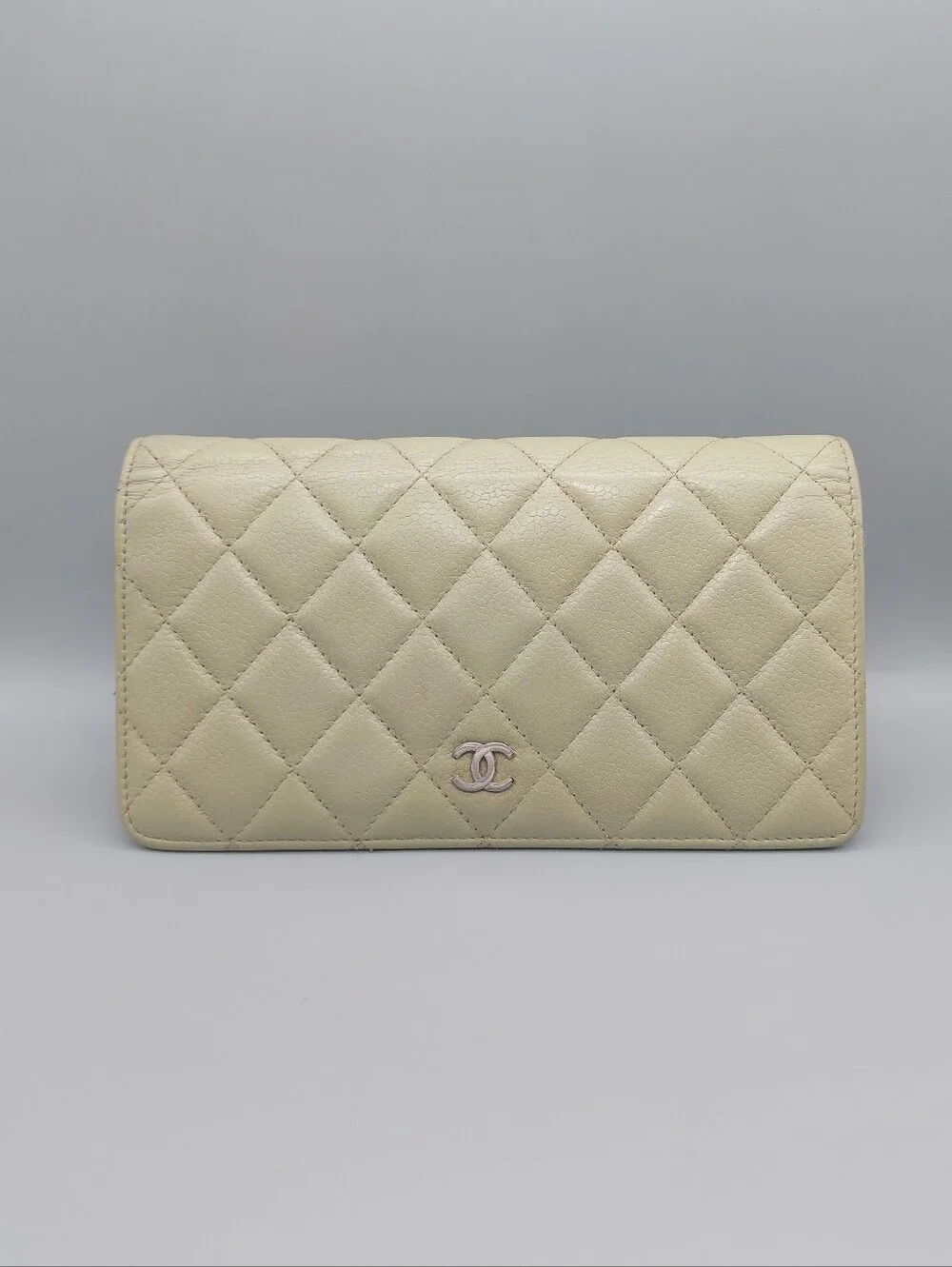 🩶CHANEL Authentic Khaki Quilted Leather Yen Wallet/Clutch🩶